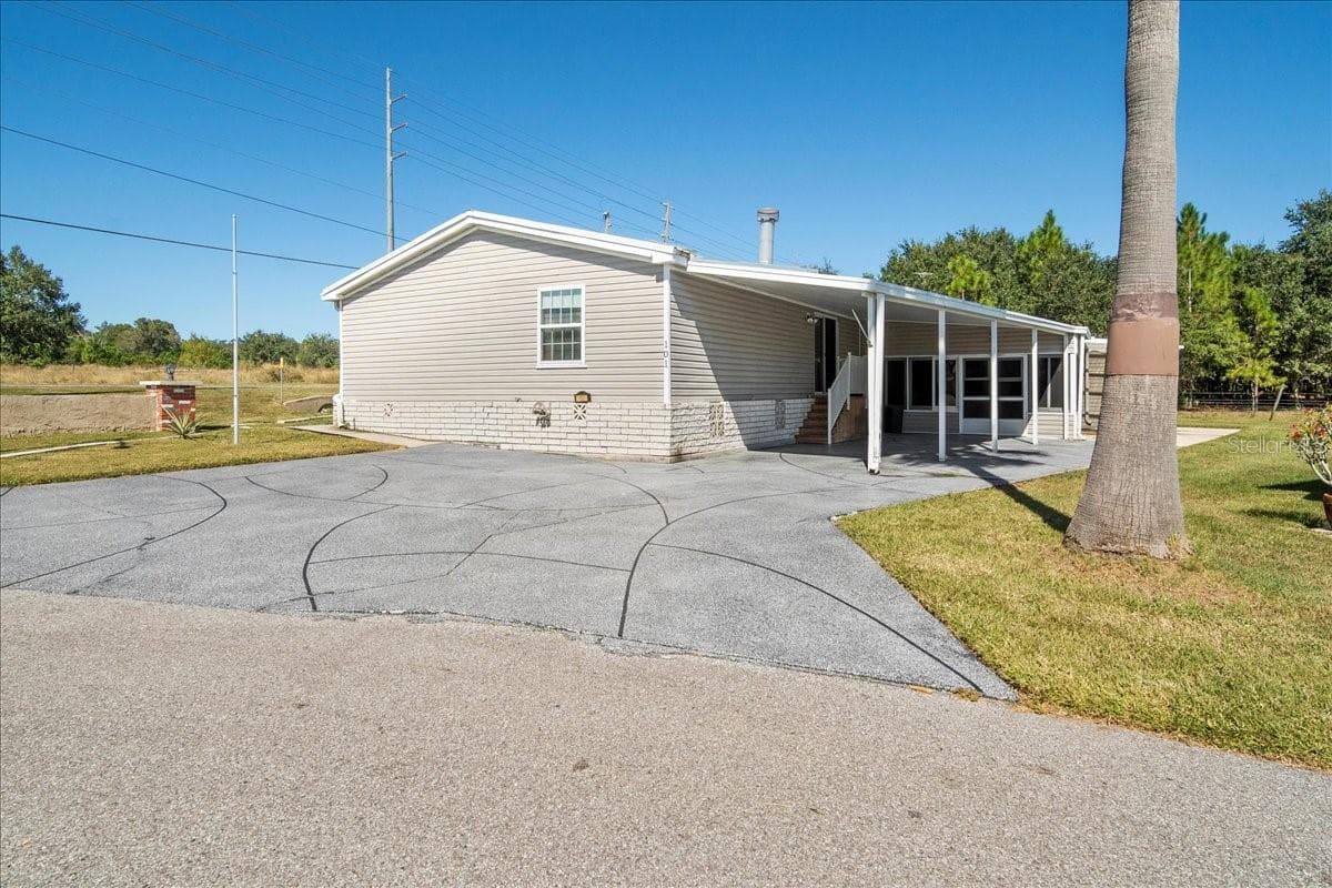 Manufactured Home at 101 EDGEWOOD BLVD, LAKE WALES, photo 50 of 63