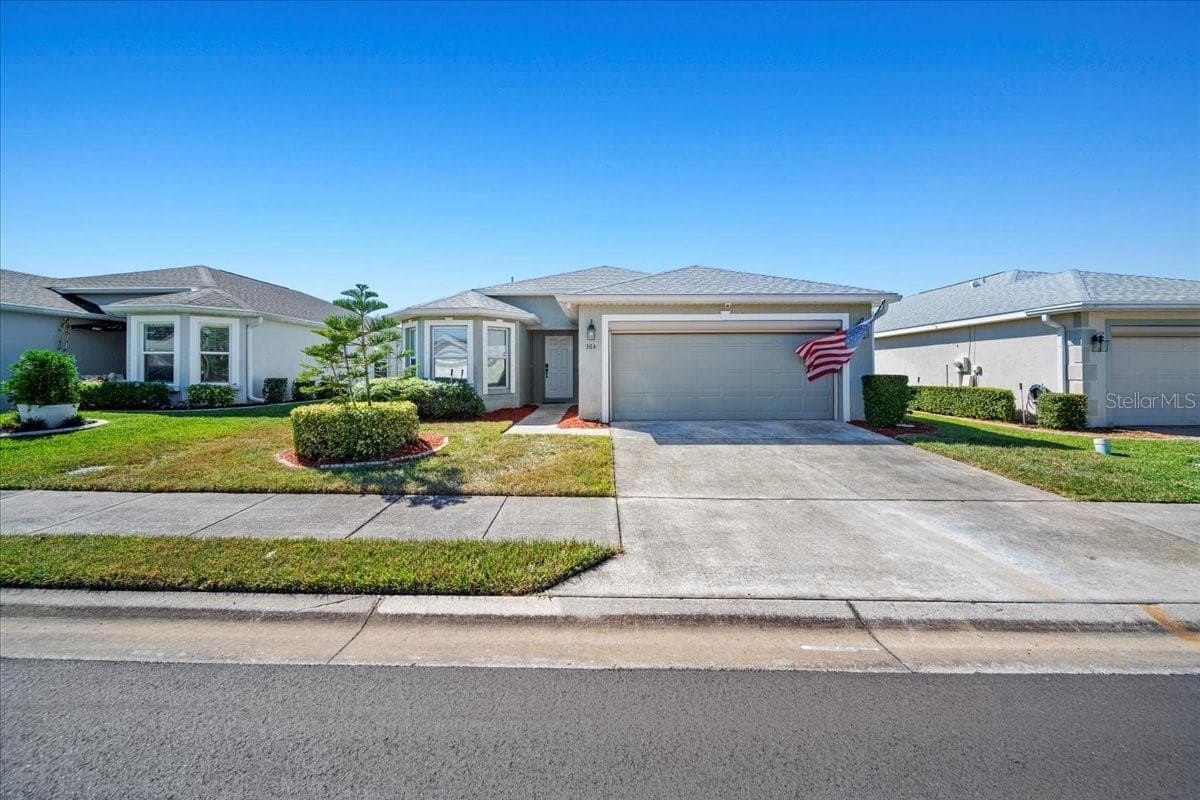 364 LAKE SUZANNE DR