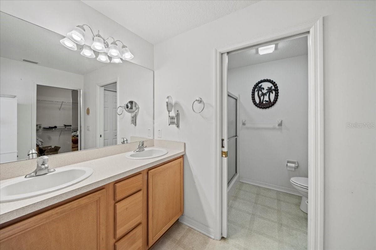 Primary bathroom - 364 LAKE SUZANNE DR, LAKE WALES