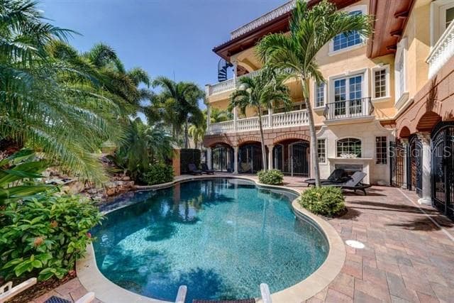 Single Family Residence at 829 BRUCE AVE, CLEARWATER BEACH, photo 21 of 71