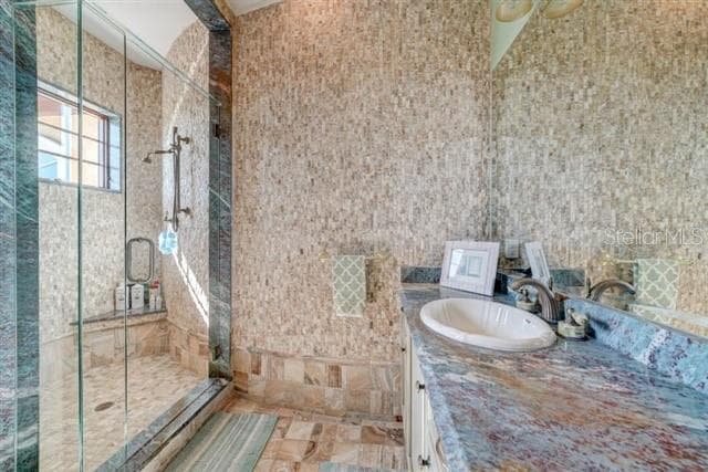 Ensuite for 1st guest room - 829 BRUCE AVE, CLEARWATER BEACH