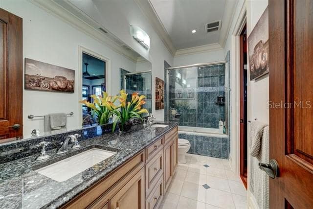 Jack-N-Jill bathroom for 3rd & 4 bedrooms - 829 BRUCE AVE, CLEARWATER BEACH