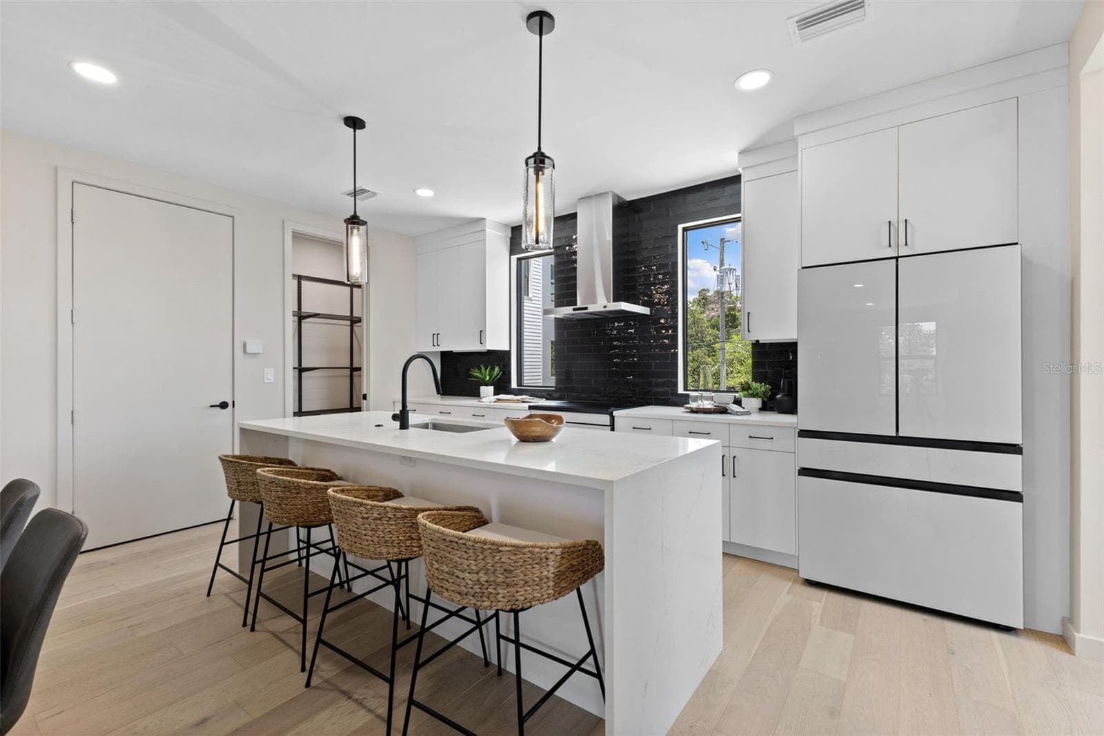 Townhouse at 2205 16TH ST N, ST PETERSBURG, photo 4 of 56