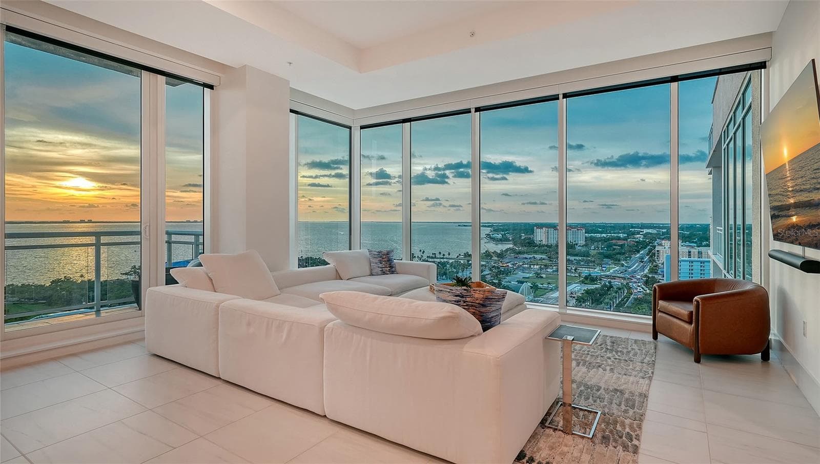 Condominium at 540 N TAMIAMI TRL #1702, SARASOTA, photo 8 of 84