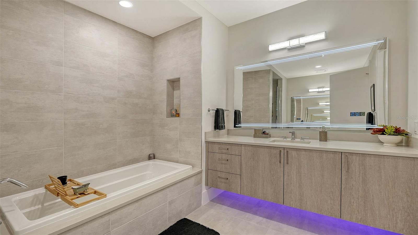 Condominium at 540 N TAMIAMI TRL #1702, SARASOTA, photo 40 of 84