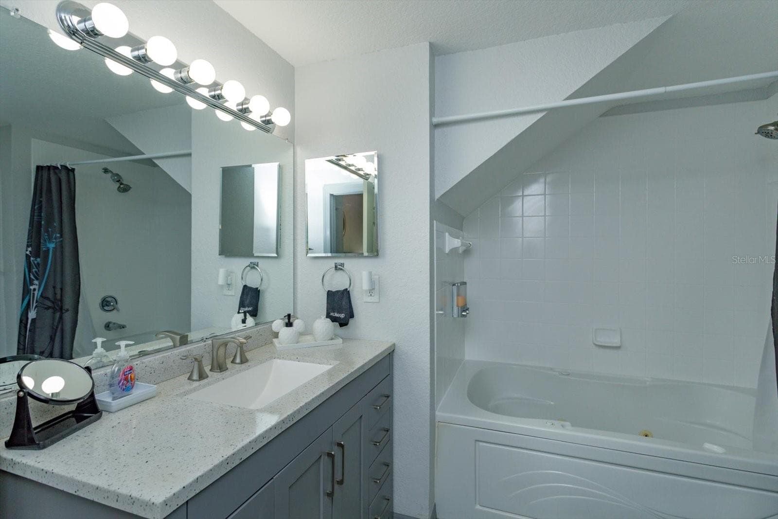 Primary bathroom downstairs - 2211 SAN VITTORINO CIR #103, KISSIMMEE