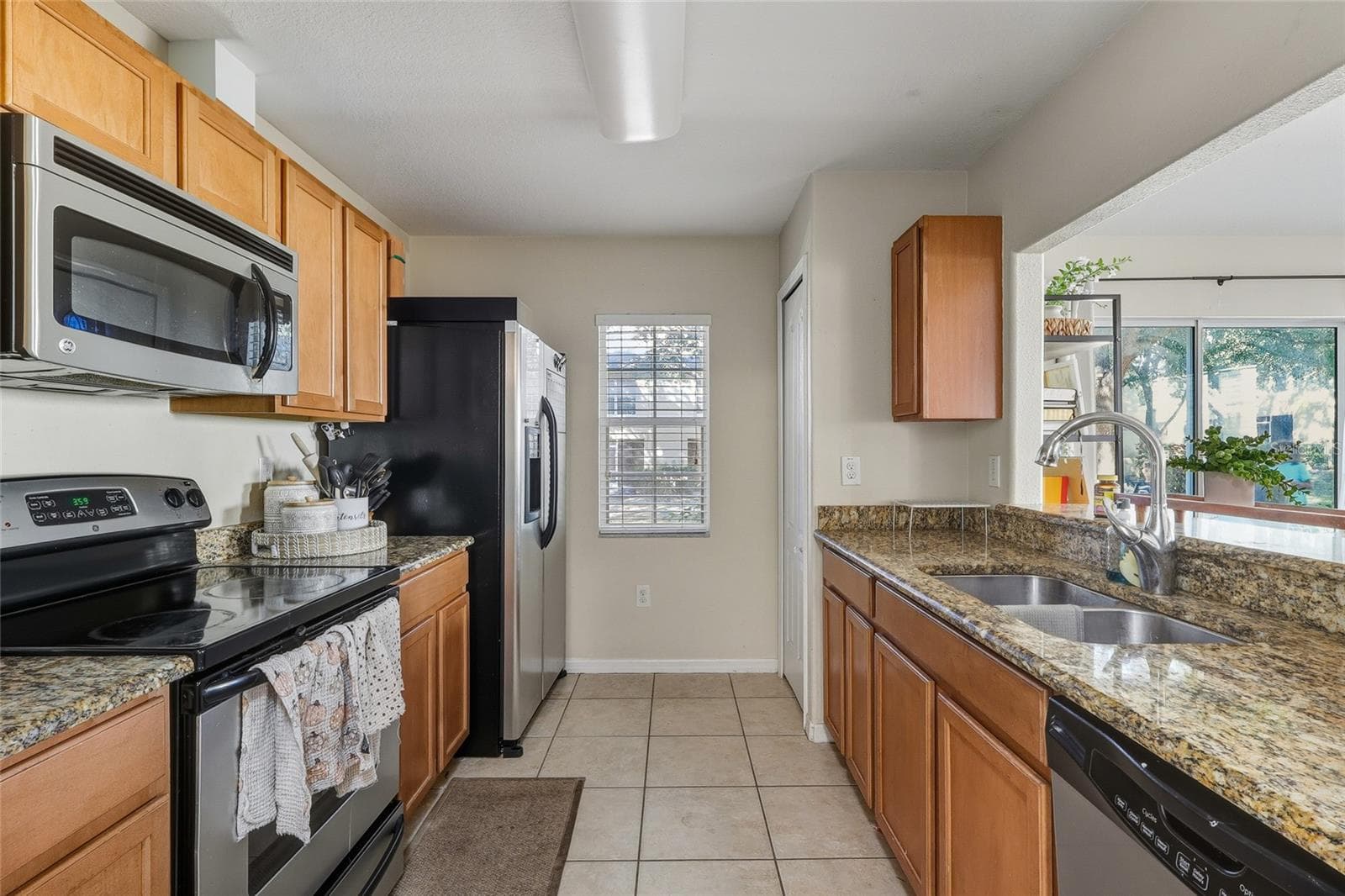 Townhouse at 10952 KEYS GATE DR, RIVERVIEW, photo 4 of 14
