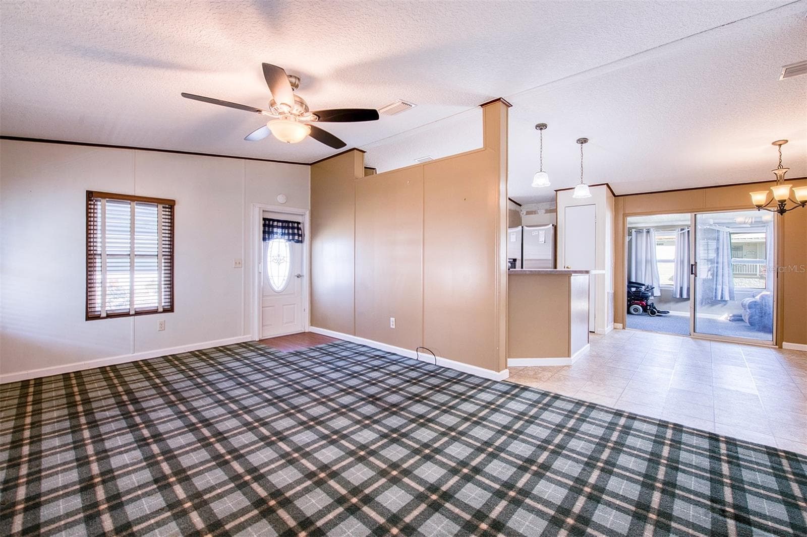 Manufactured Home at 403 BLUE MARLIN DR, OLDSMAR, photo 2 of 38