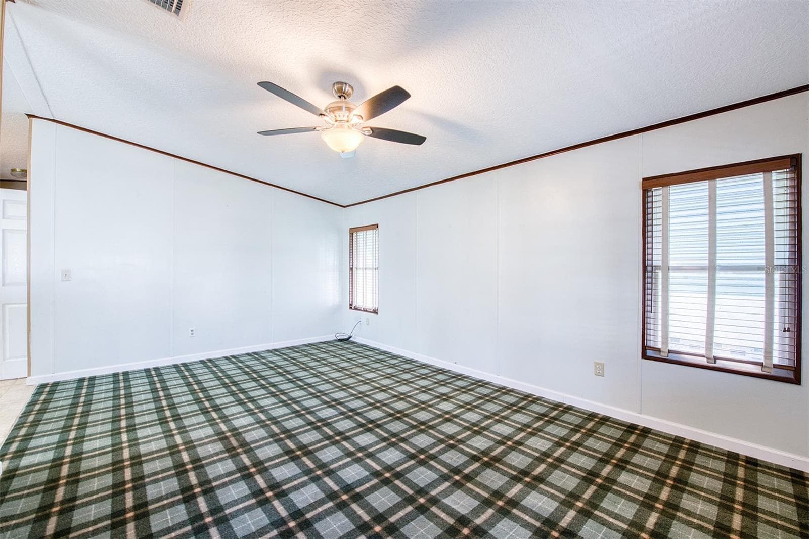 Manufactured Home at 403 BLUE MARLIN DR, OLDSMAR, photo 4 of 38