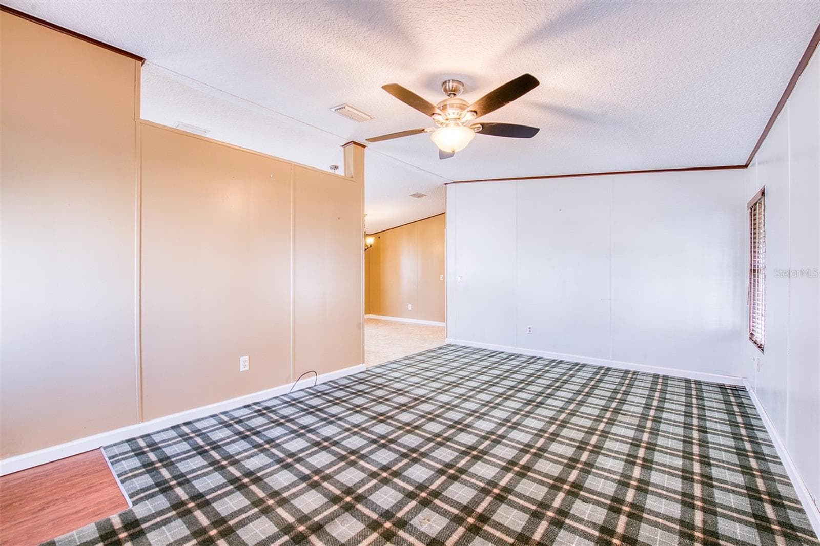 Manufactured Home at 403 BLUE MARLIN DR, OLDSMAR, photo 5 of 38