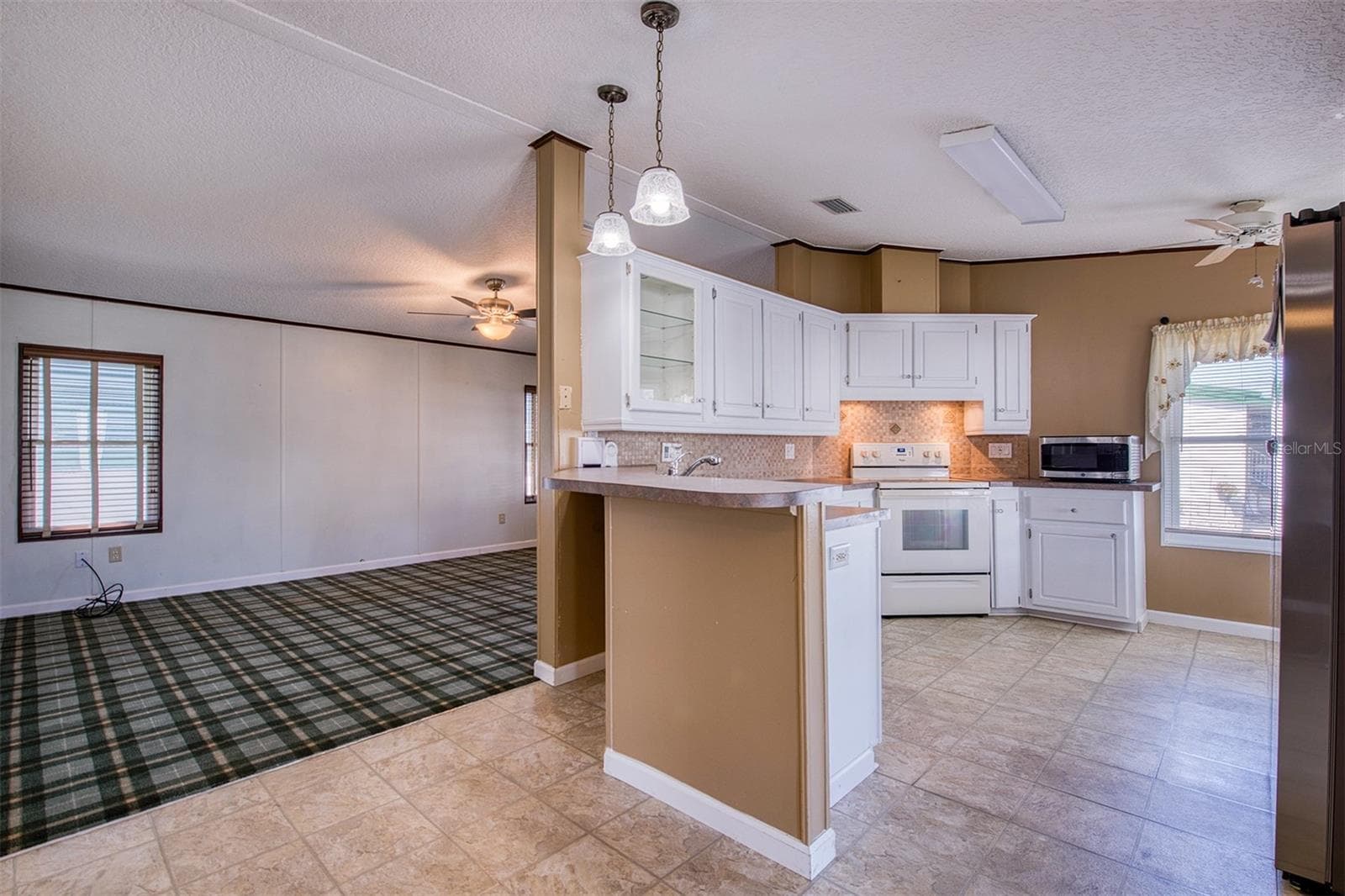 Manufactured Home at 403 BLUE MARLIN DR, OLDSMAR, photo 10 of 38