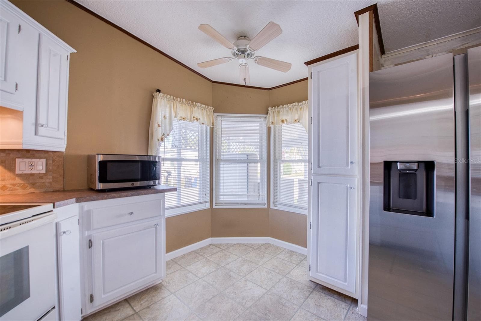 Manufactured Home at 403 BLUE MARLIN DR, OLDSMAR, photo 12 of 38
