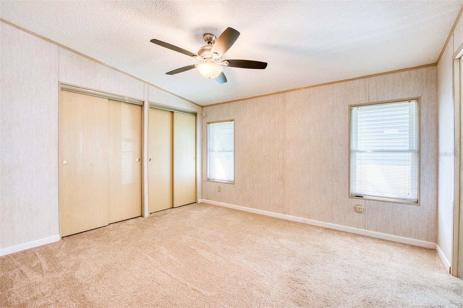 Manufactured Home at 403 BLUE MARLIN DR, OLDSMAR, photo 16 of 38