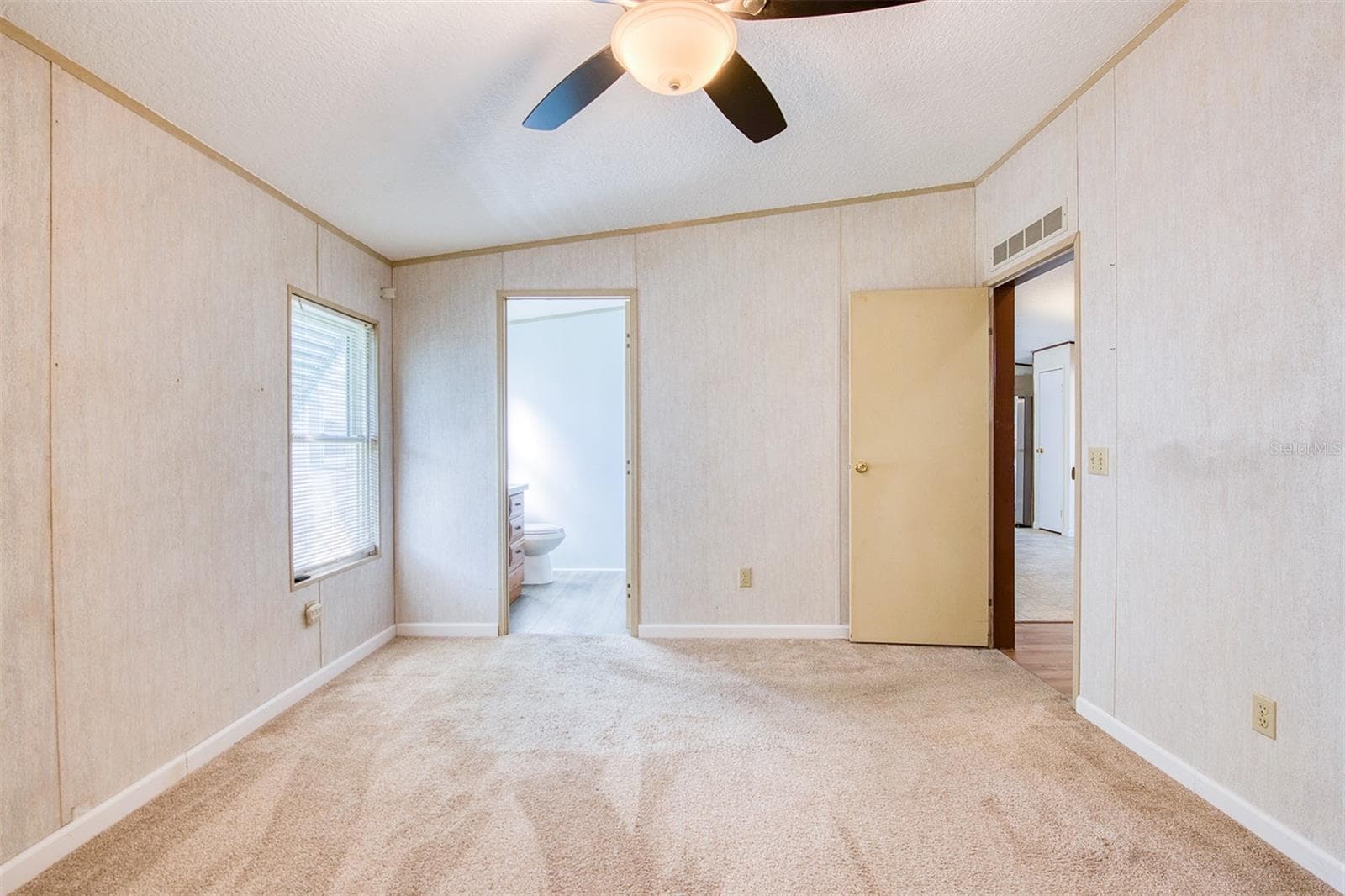 Manufactured Home at 403 BLUE MARLIN DR, OLDSMAR, photo 17 of 38