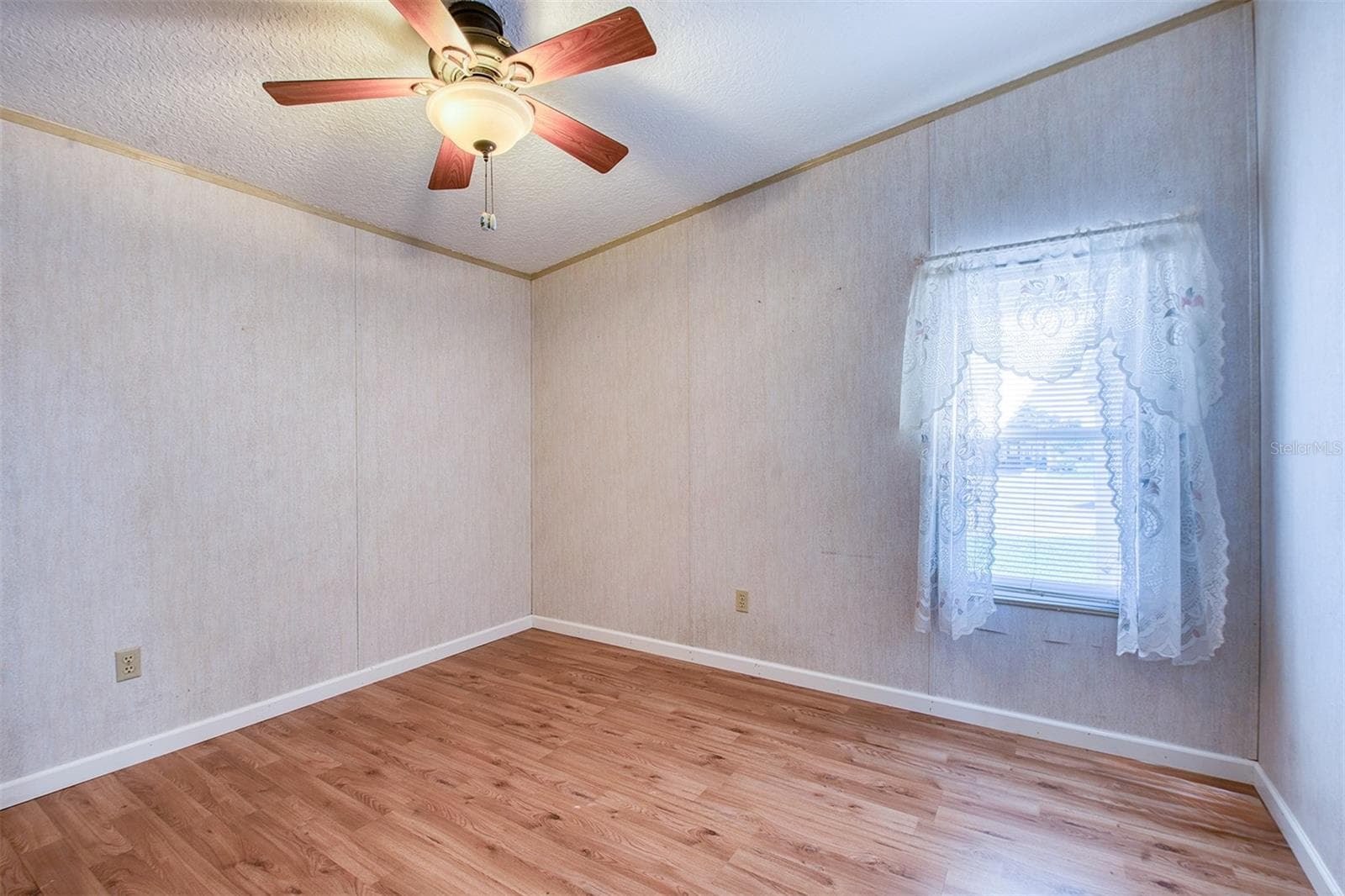 Manufactured Home at 403 BLUE MARLIN DR, OLDSMAR, photo 22 of 38