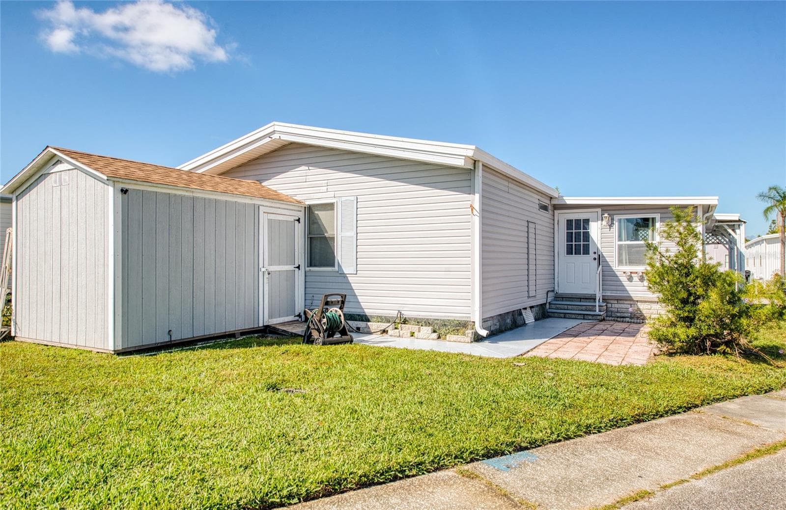 Manufactured Home at 403 BLUE MARLIN DR, OLDSMAR, photo 28 of 38