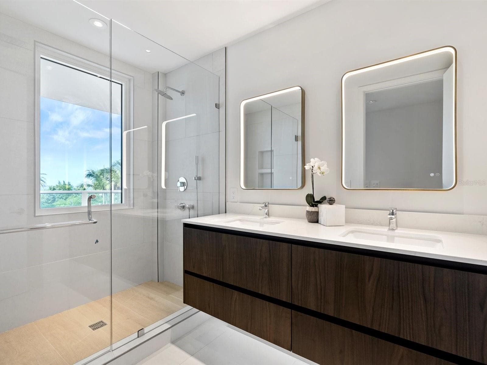 Second BR En Suite Bath - 1020 SUNSET POINT RD #103, CLEARWATER