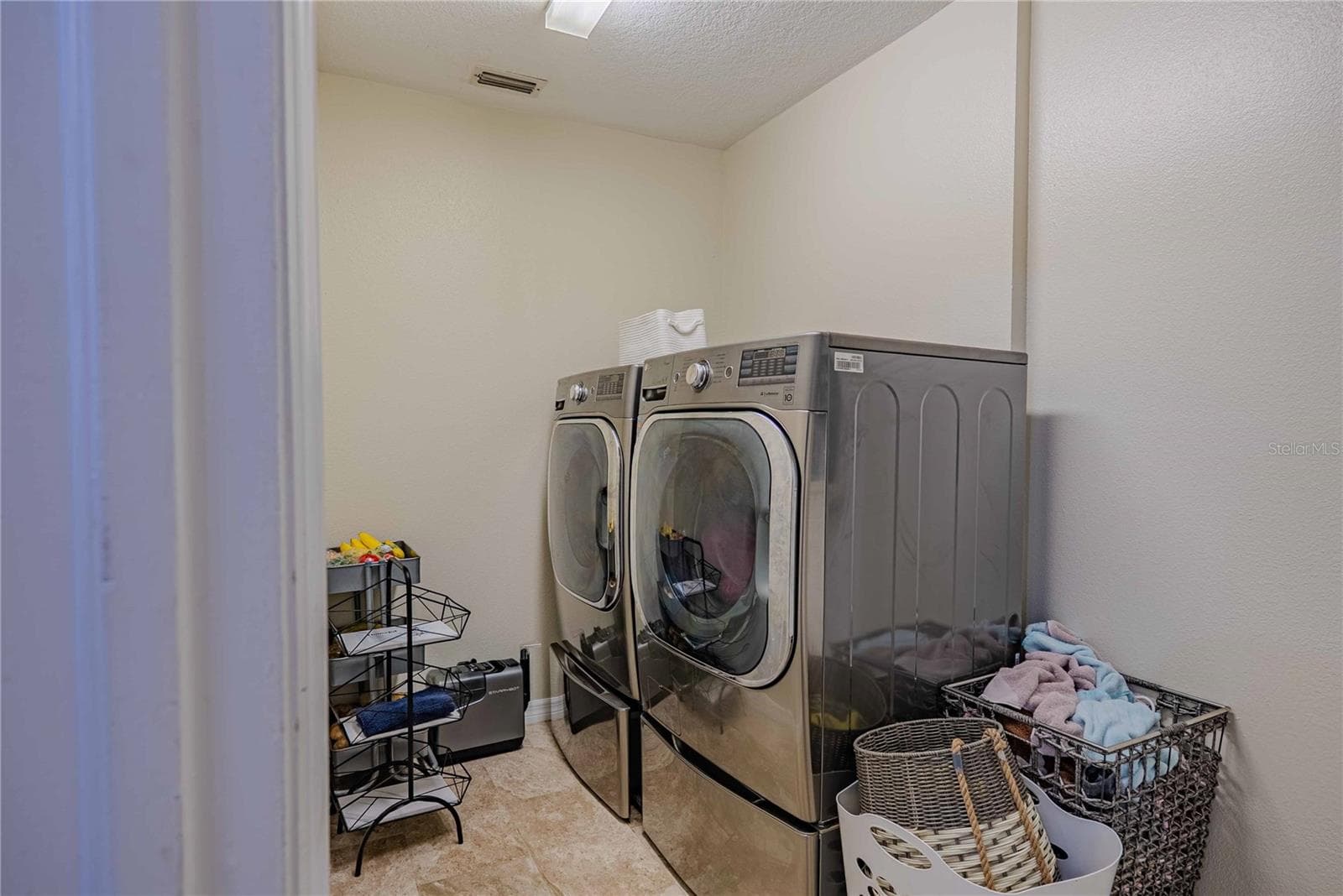 Single Family Residence at 14214 CINNAMAN LN, WEEKI WACHEE, photo 22 of 59