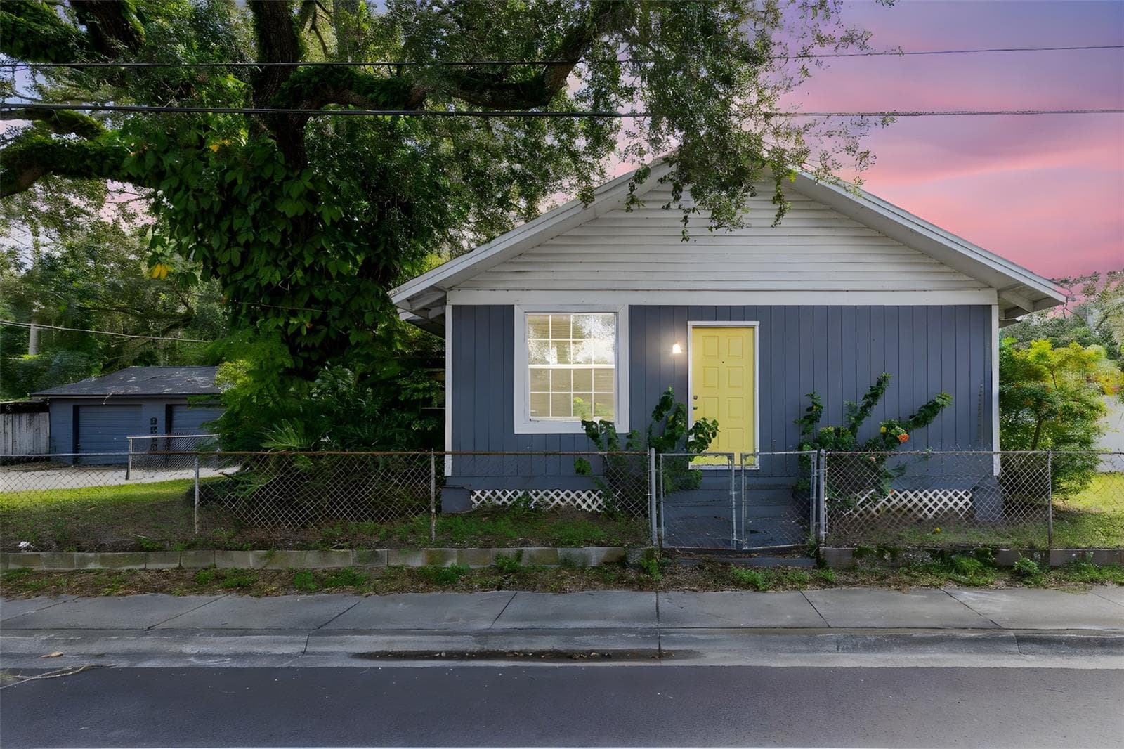Single Family Residence at 701 E 25TH ST, SANFORD, photo 2 of 28