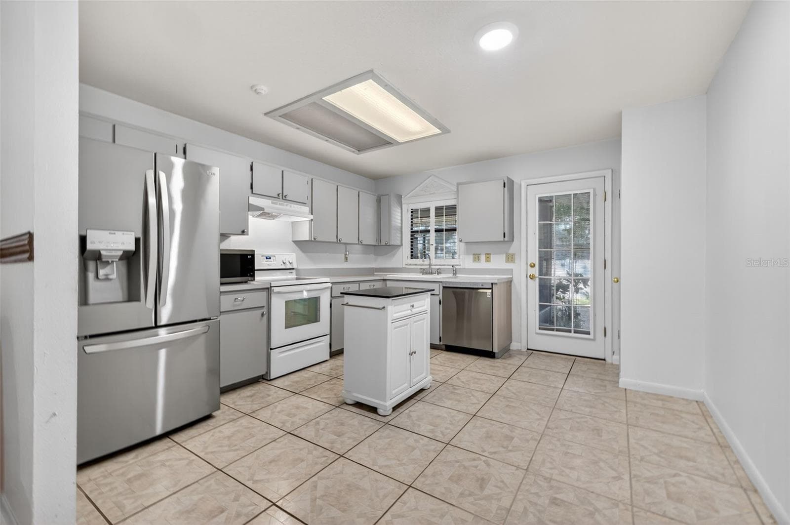 Single Family Residence at 7016 2ND ST N, ST PETERSBURG, photo 10 of 31