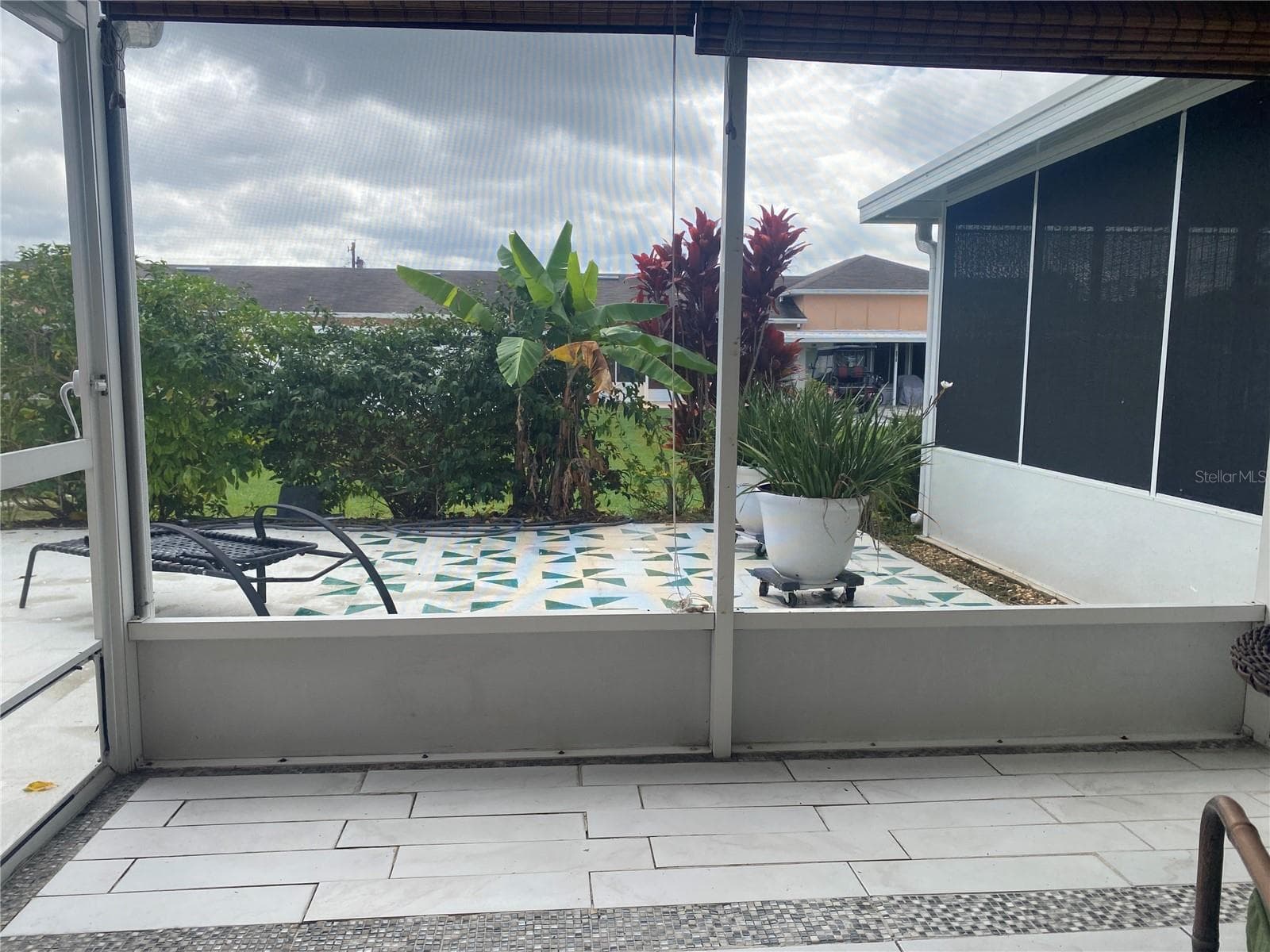 Back screened porch opens to a private courtyard - landscaping provides the privacy. - 4409 CLUB CIR, LAKE WALES