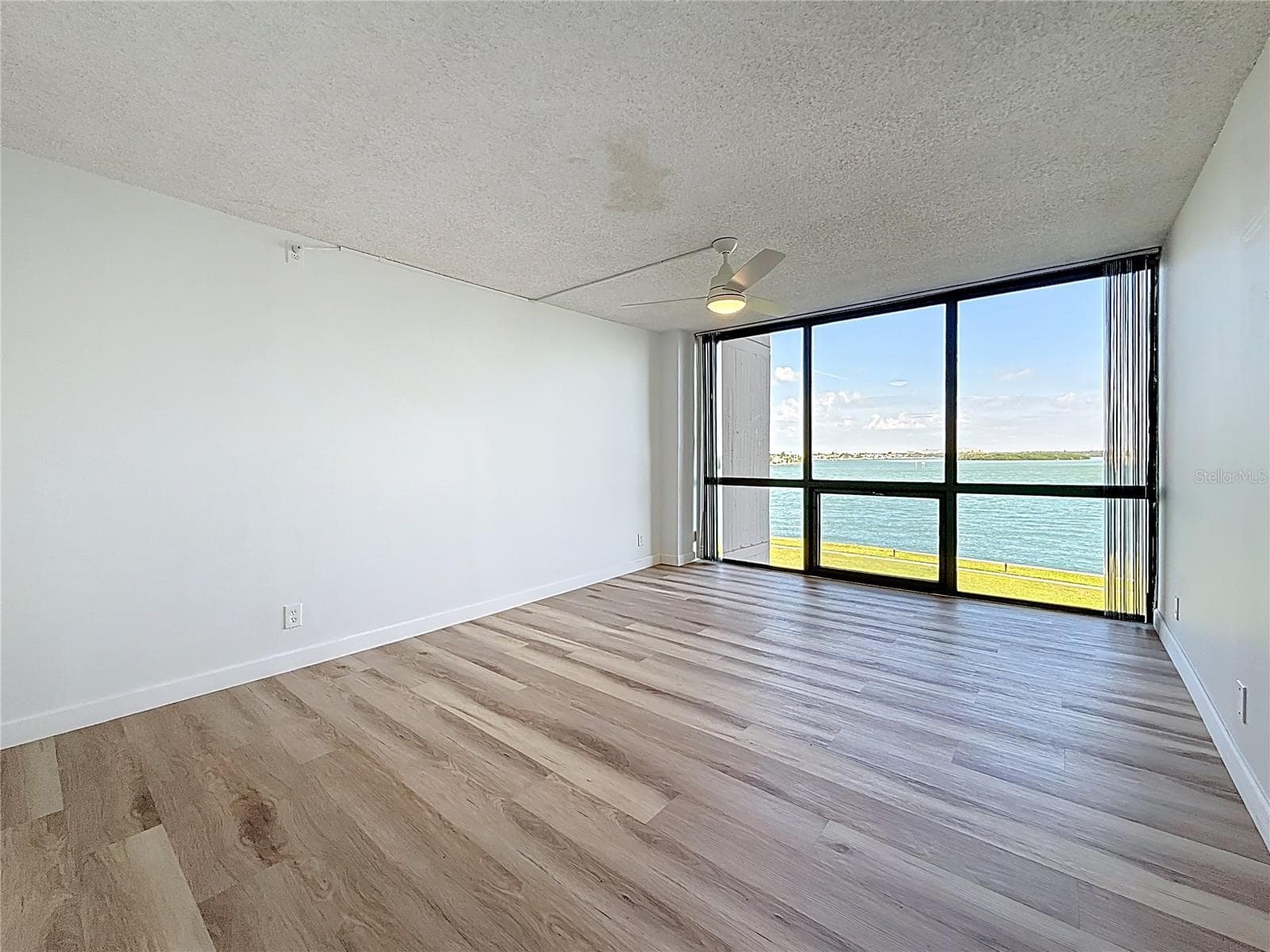 MASTER BEDROOM - 1 KEY CAPRI #201E, TREASURE ISLAND