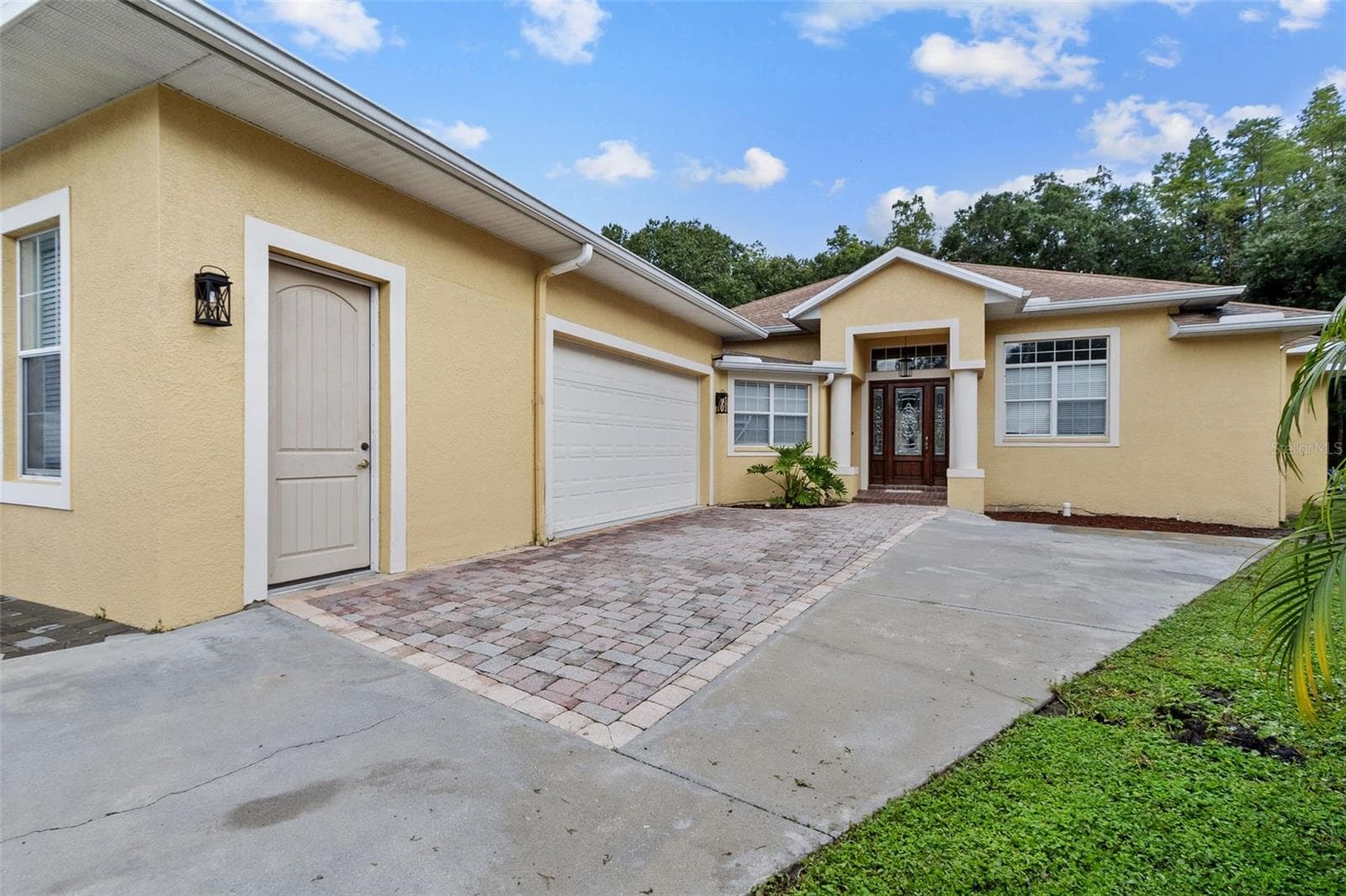 Single Family Residence at 4116 WOODACRE LN, TAMPA, photo 2 of 31