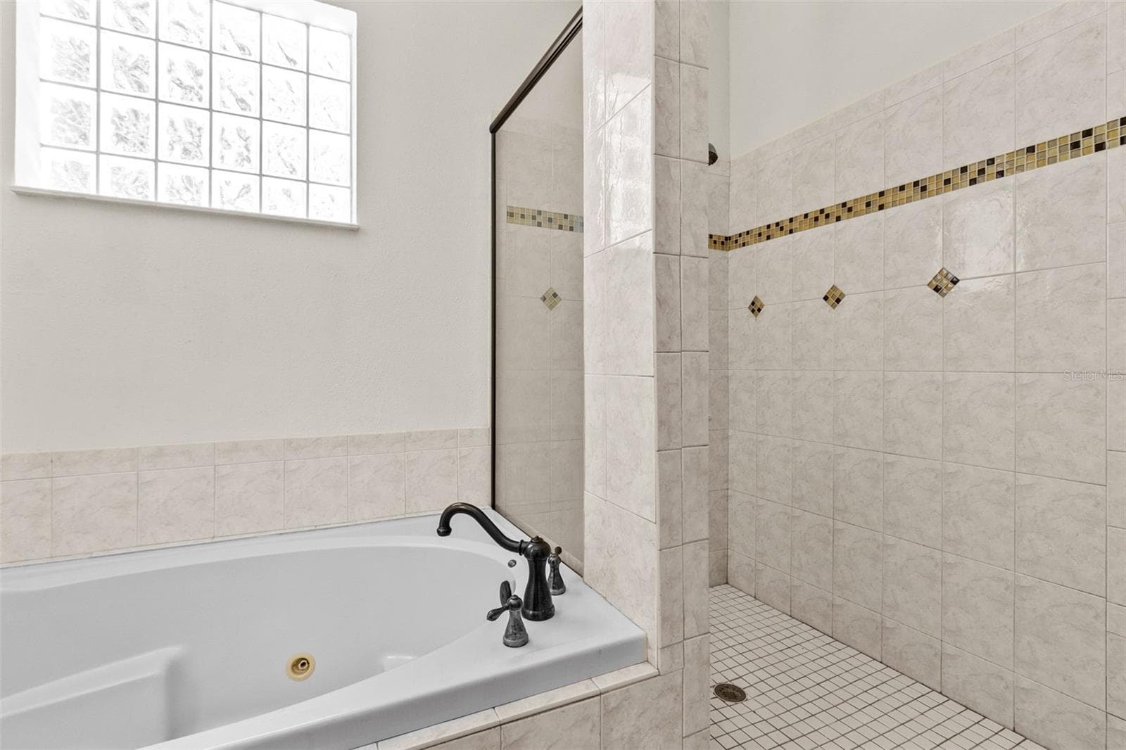 Single Family Residence at 4116 WOODACRE LN, TAMPA, photo 13 of 31