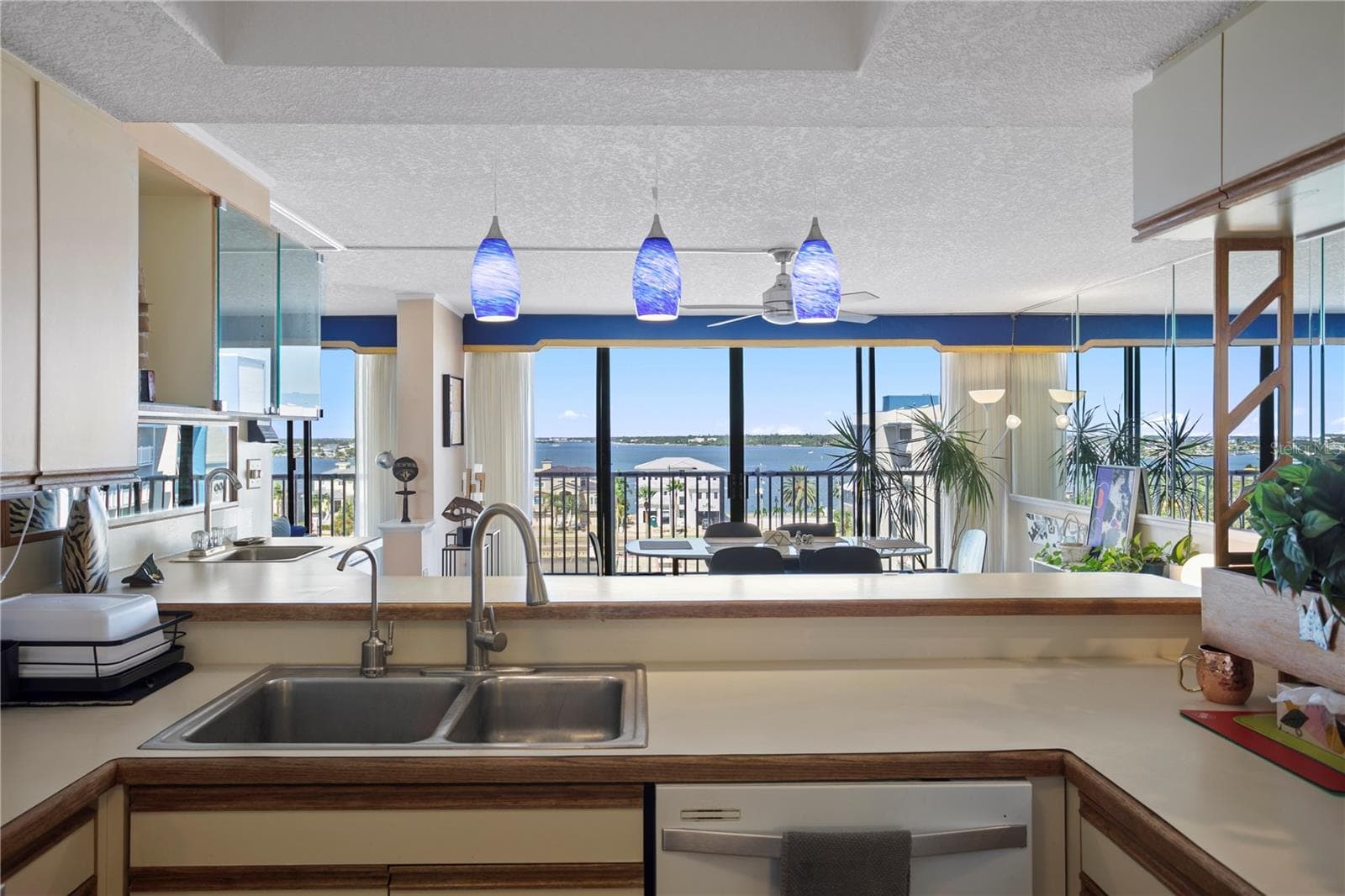 Condominium at 450 TREASURE ISLAND CSWY #702, TREASURE ISLAND, photo 12 of 35