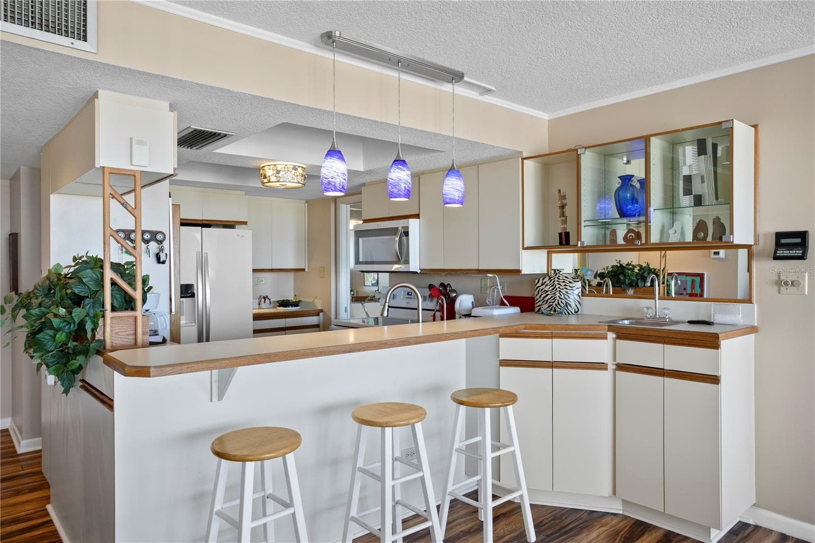 Condominium at 450 TREASURE ISLAND CSWY #702, TREASURE ISLAND, photo 14 of 35