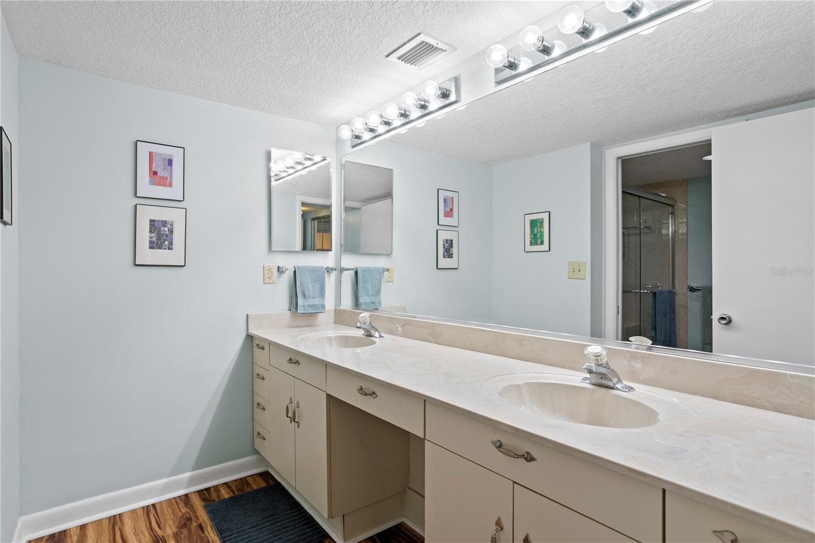 Condominium at 450 TREASURE ISLAND CSWY #702, TREASURE ISLAND, photo 18 of 35