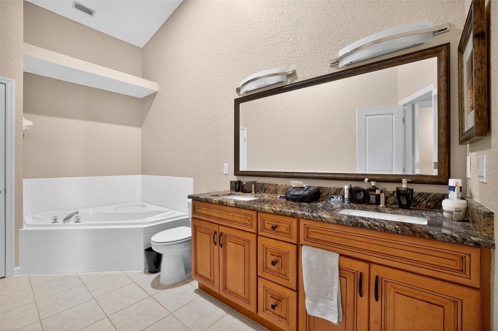 Townhouse at 140 BRENT CIR, OLDSMAR, photo 17 of 46