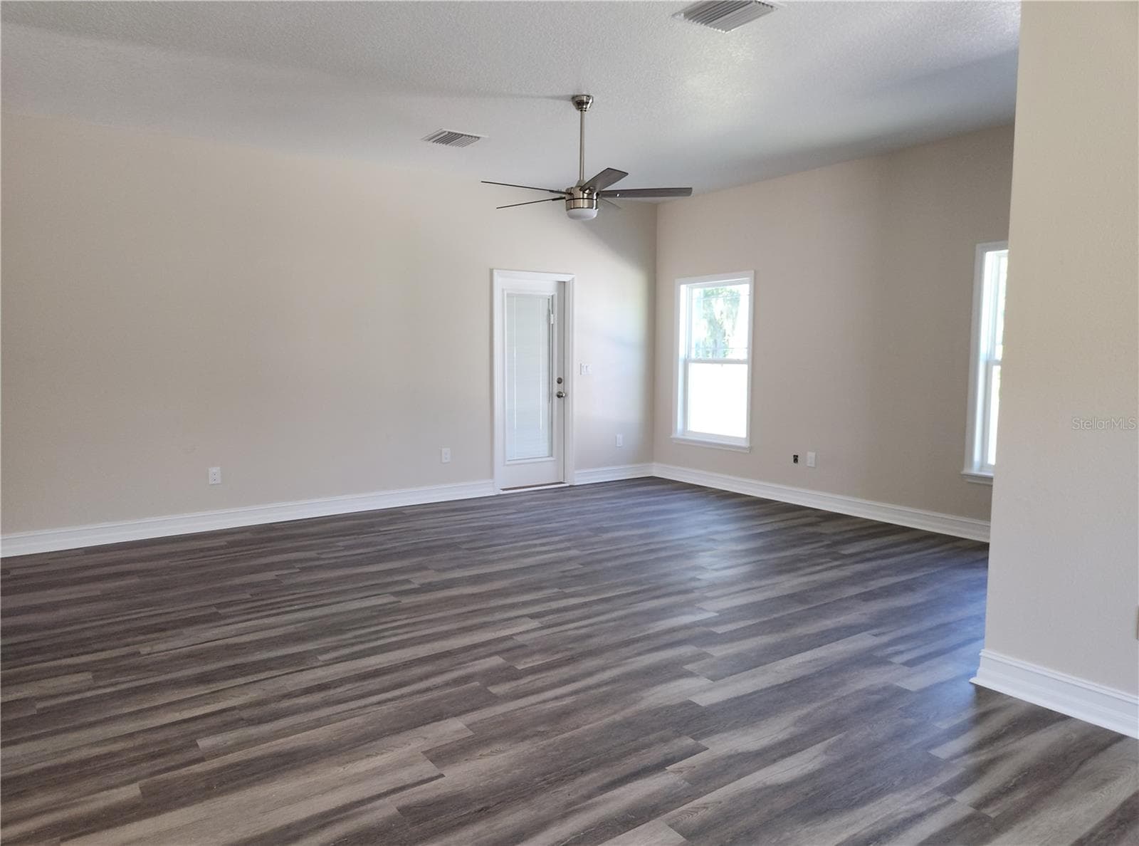 GREAT ROOM - 416 SHANNON ESTATES CT, PLANT CITY