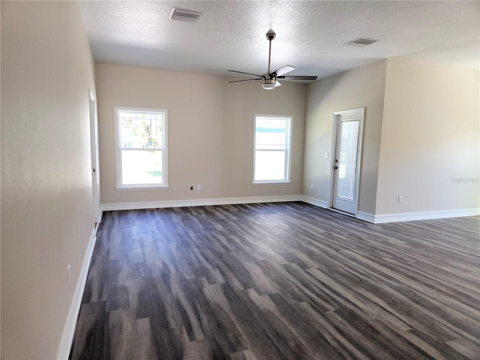 GREAT ROOM - 416 SHANNON ESTATES CT, PLANT CITY