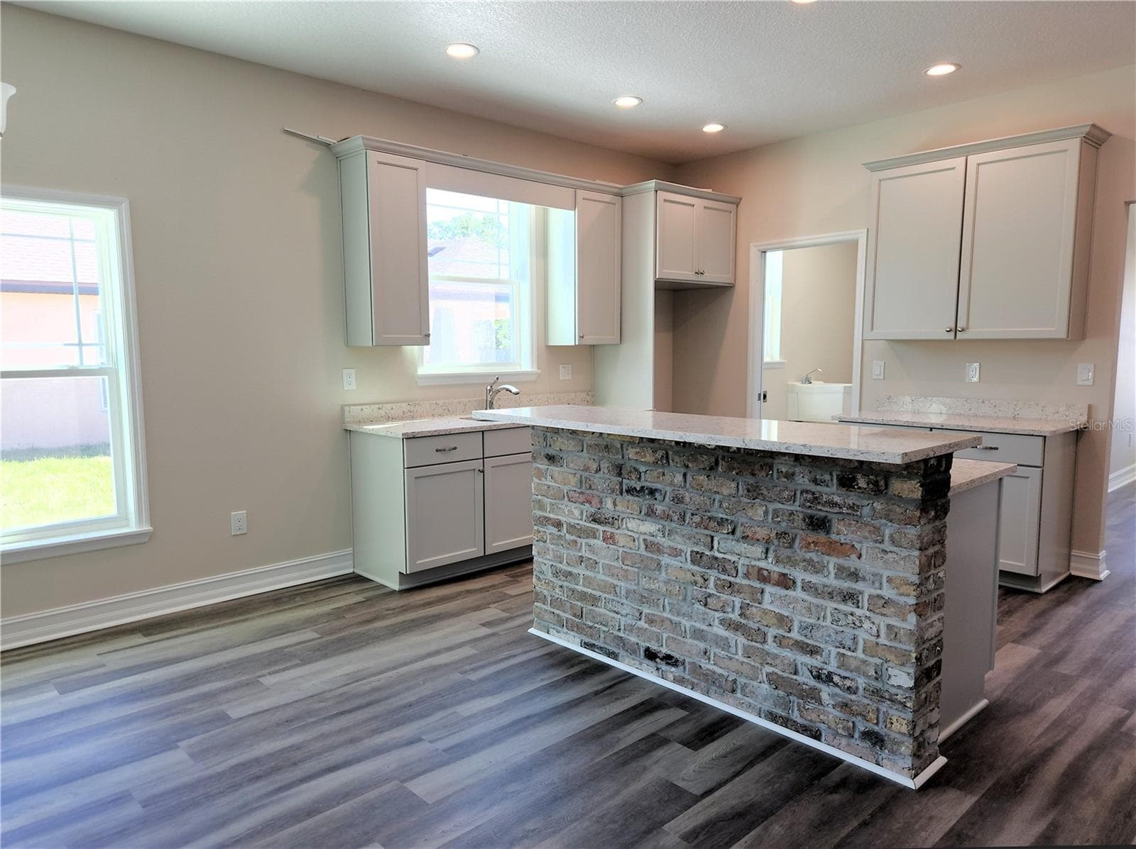 KITCHEN - 416 SHANNON ESTATES CT, PLANT CITY