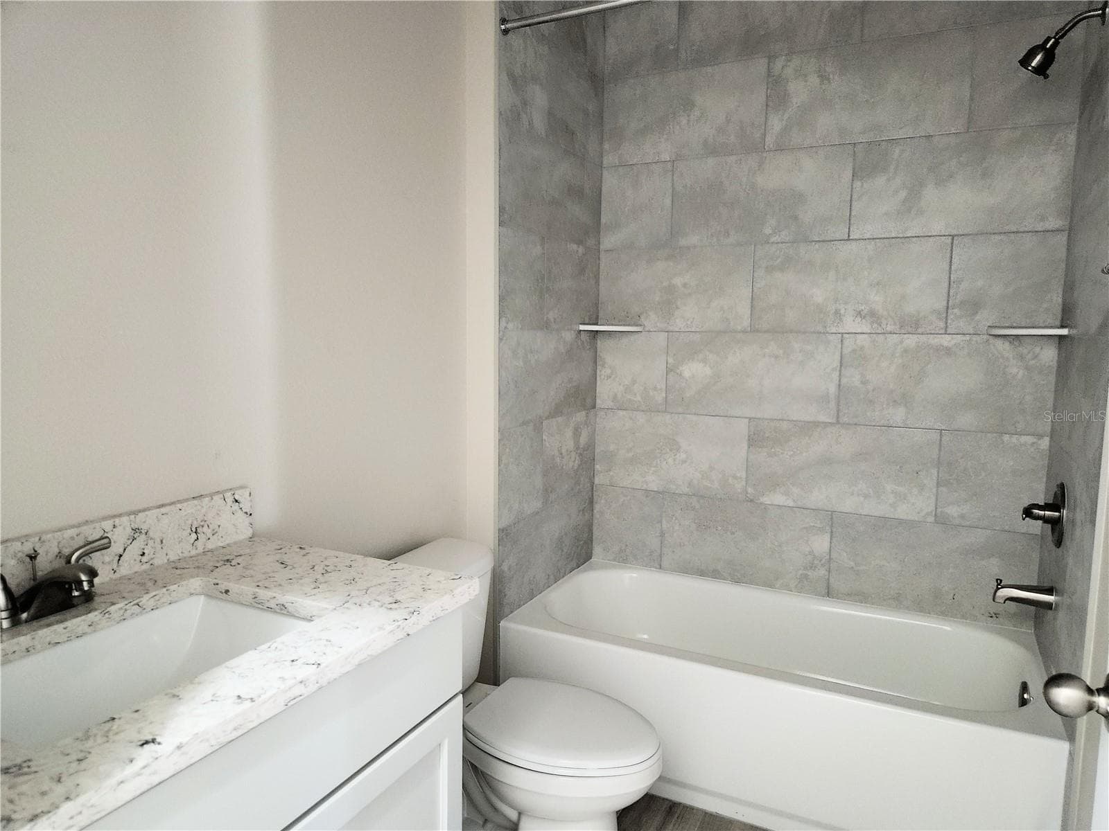 BATH 2 - 416 SHANNON ESTATES CT, PLANT CITY
