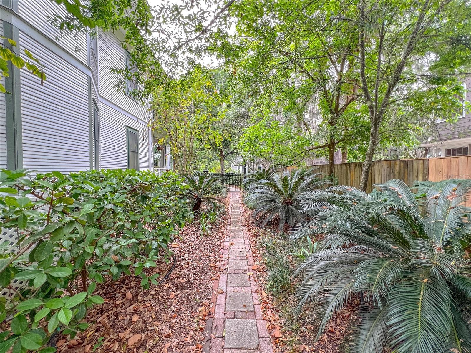 Single Family Residence at 516 NE 4TH ST, GAINESVILLE, photo 49 of 57
