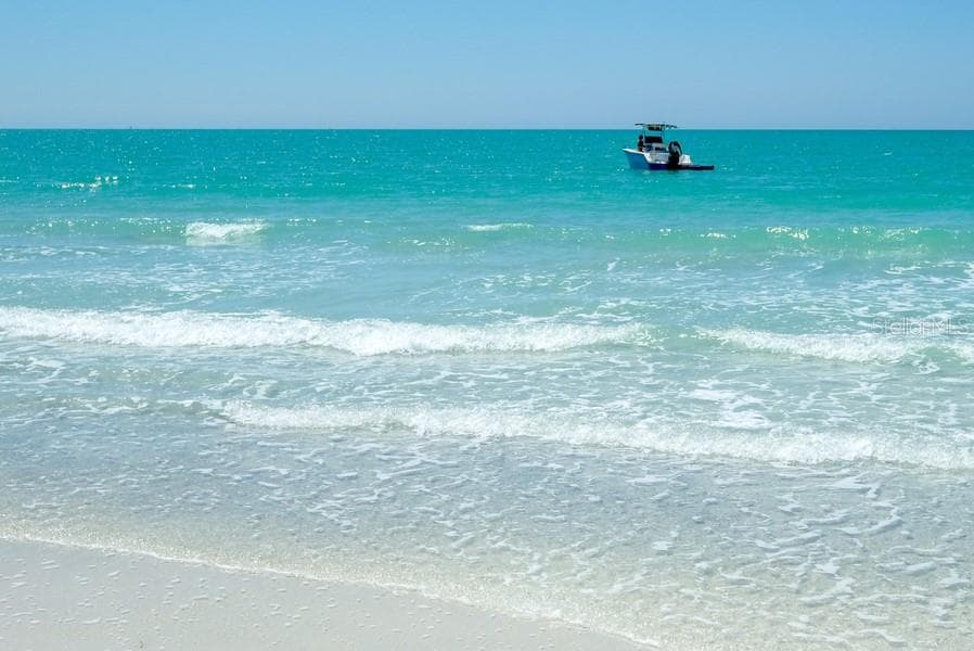 Escape ..just 559 steps to blue crystal water of Gulf of America - 6700 GULF OF MEXICO DR #118, LONGBOAT KEY