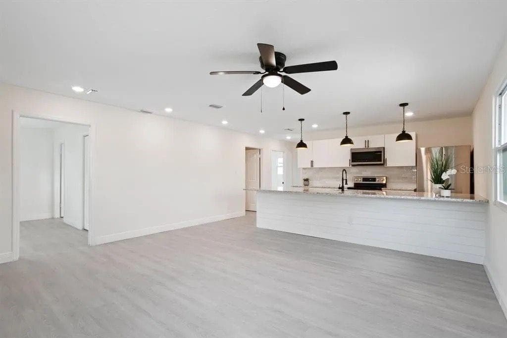 Living Room/Kitchen - 2722 14TH AVE S, ST PETERSBURG