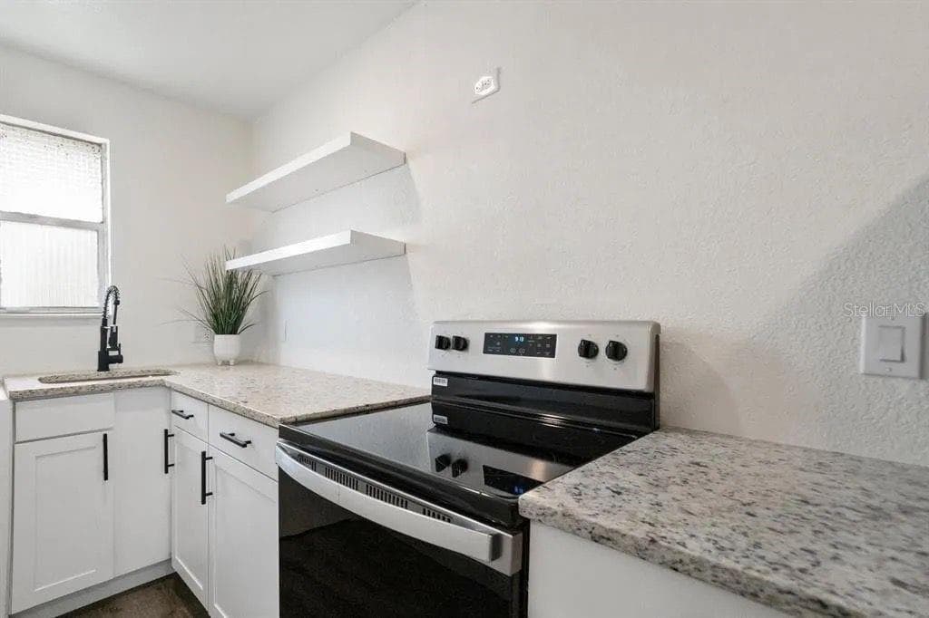 Kitchen - 2722 14TH AVE S, ST PETERSBURG