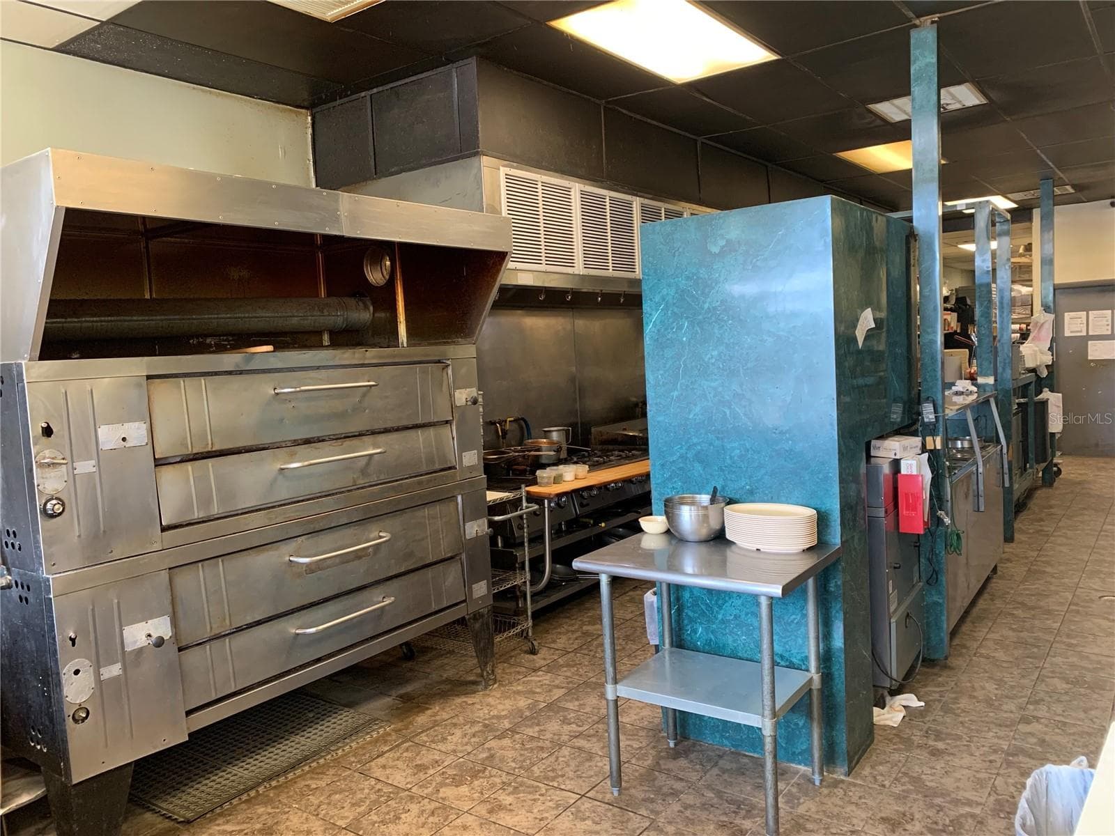 kitchen burners and pizza oven - 2110 SARNO RD, MELBOURNE