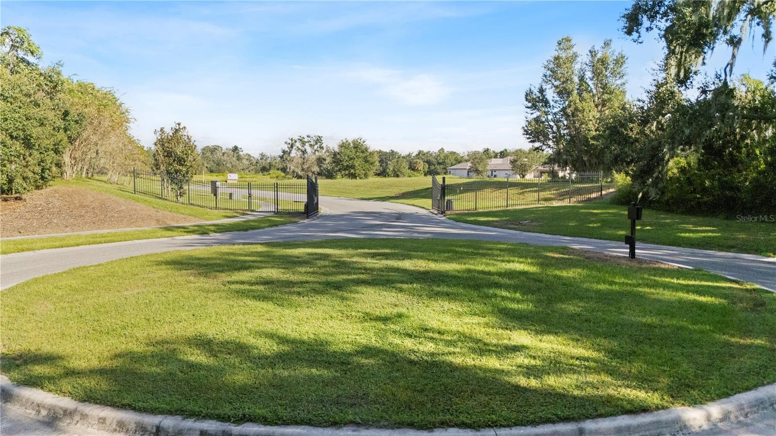 Gated entrance - 15323 FISHHAWK HEIGHTS RUN, LITHIA