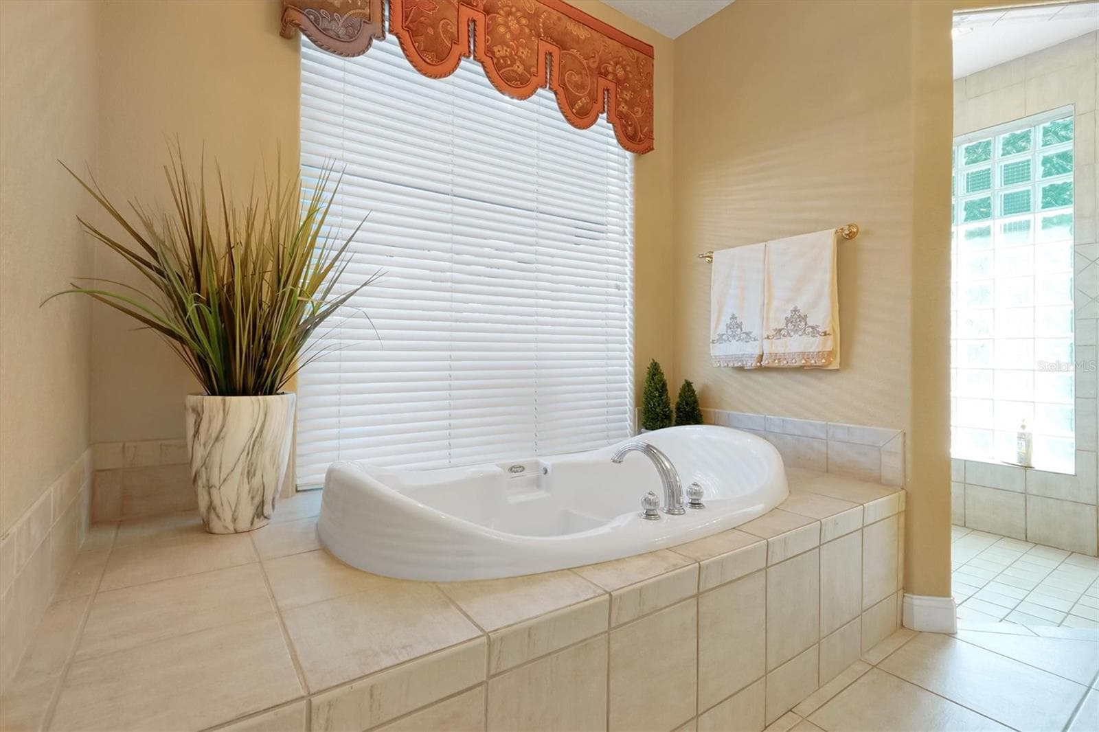 Single Family Residence at 4209 LAKE LOCKHART DR, ORLANDO, photo 17 of 31