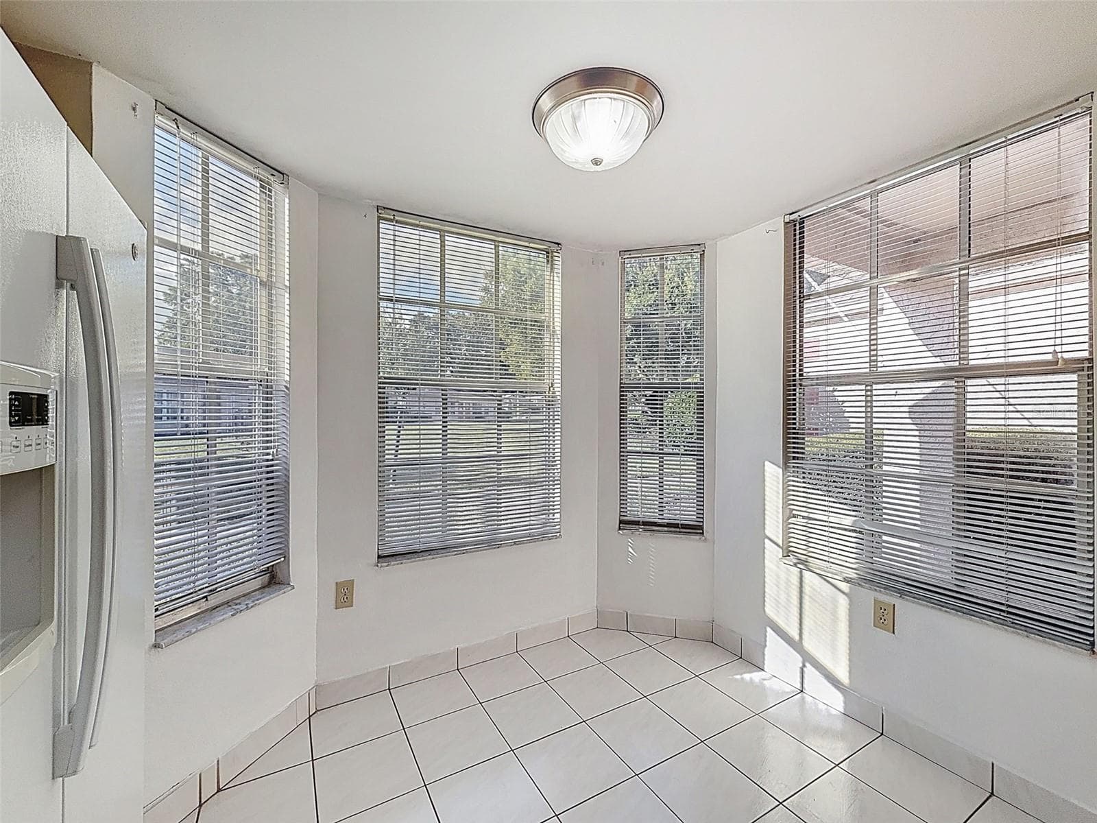Breakfast Nook - 11403 VERSAILLES LN #E, PORT RICHEY