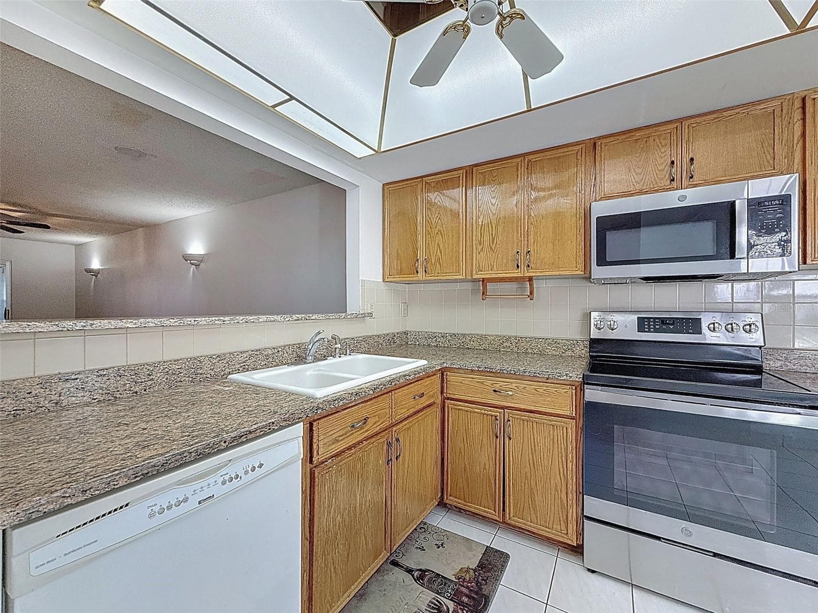 Condominium at 11403 VERSAILLES LN #E, PORT RICHEY, photo 11 of 88