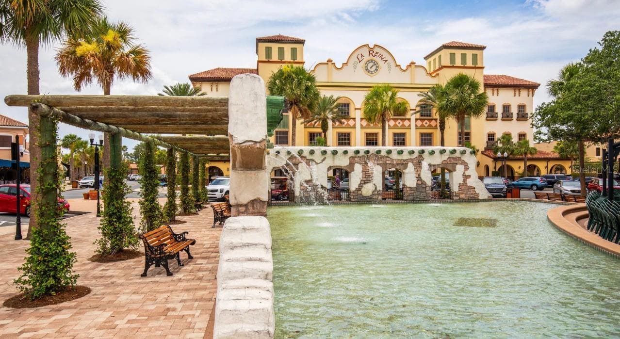 Spanish Spring Town Square featuring nightly events and performances - 808 SUNSHOWER DR, LADY LAKE