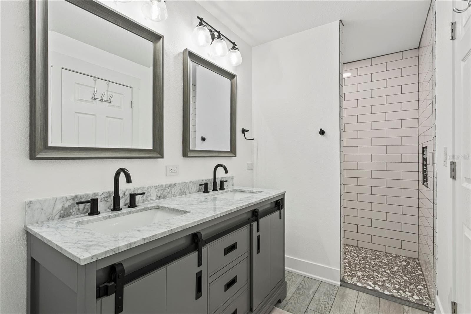 Upstairs Bathroom - 1905 4TH ST W, PALMETTO