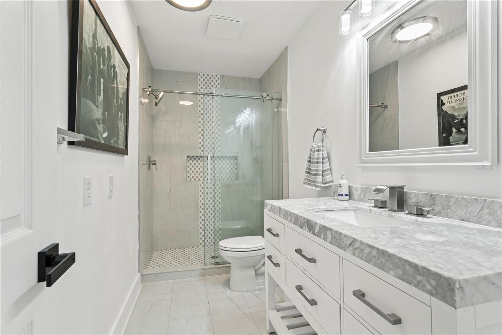 Guest Bathroom - 1905 4TH ST W, PALMETTO