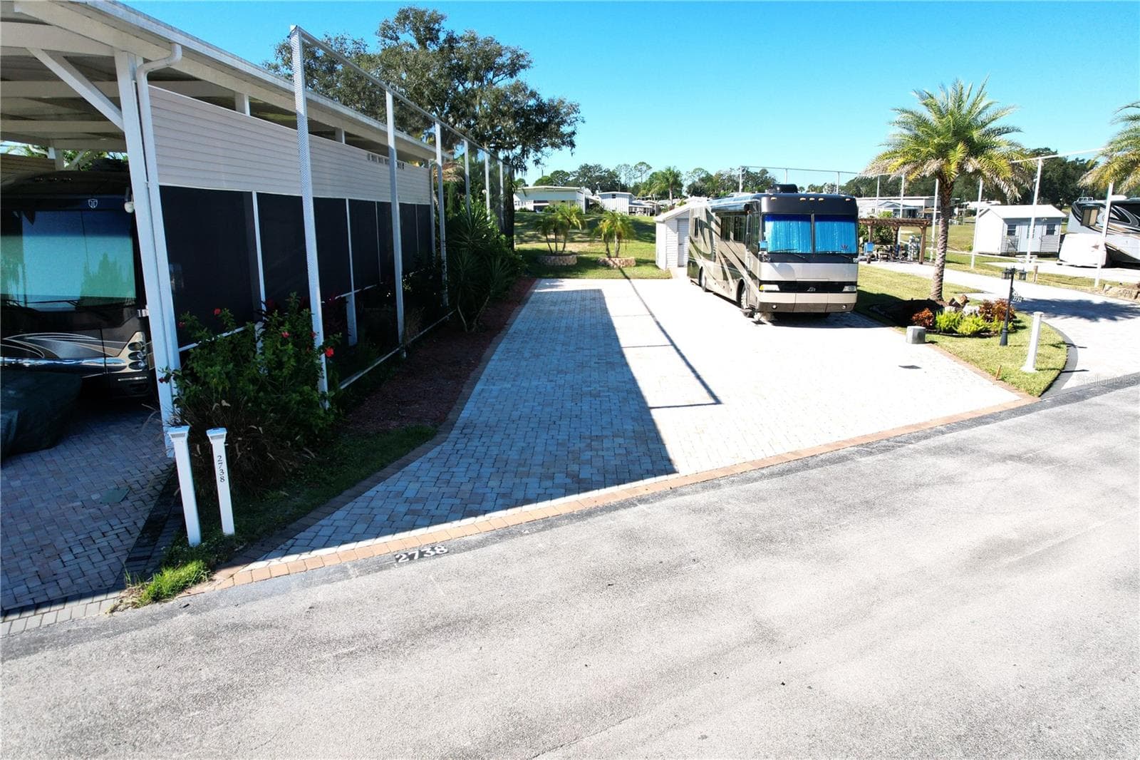 Landscaped & ready to enjoy! - 2738 ST GEORGE DR, DAVENPORT