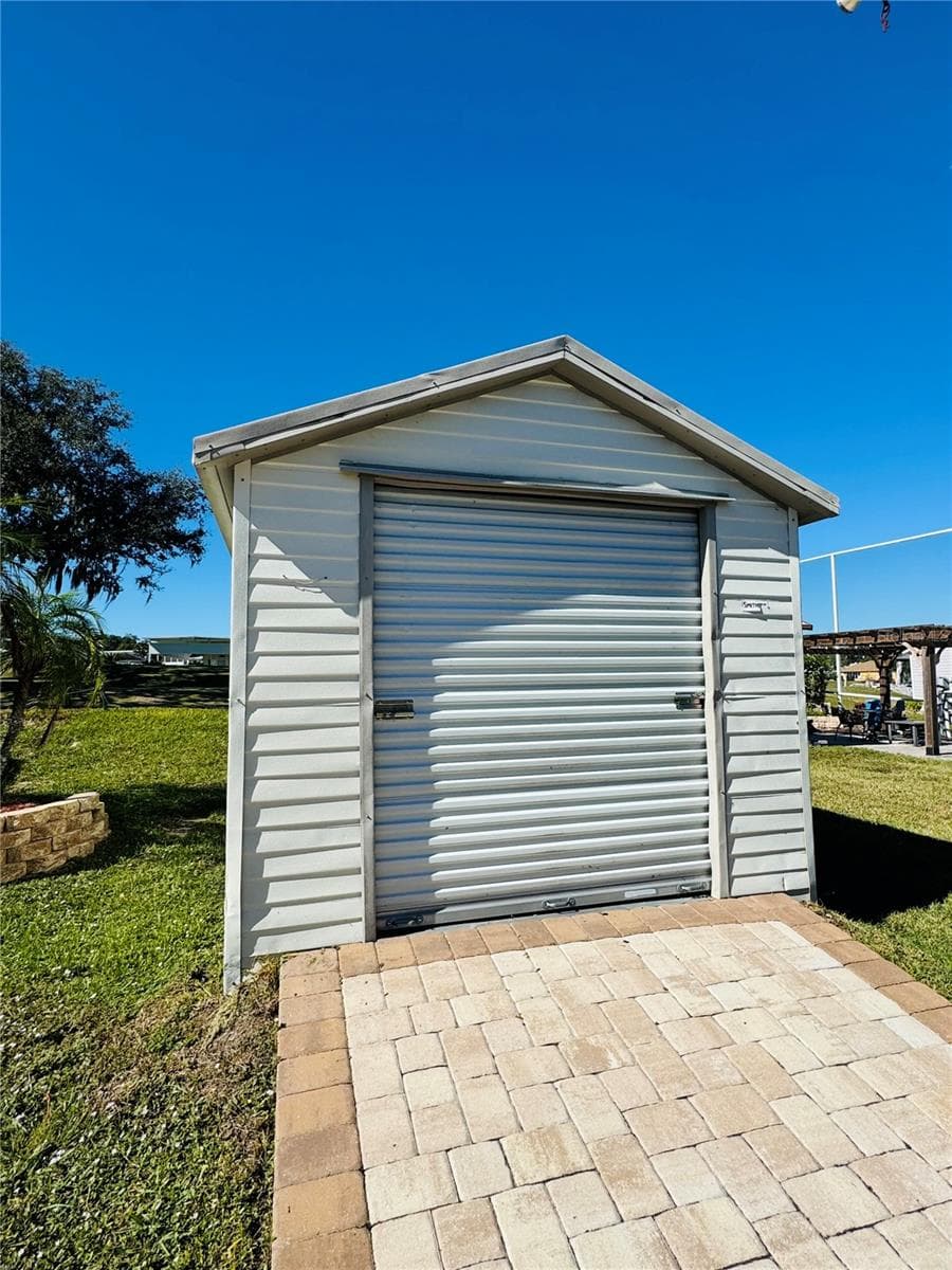 12 x 10 Smith Built Shed with electric - 2738 ST GEORGE DR, DAVENPORT